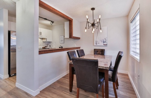Canmore House | Air Conditioned Lady MacDonald View Townhouse - Downtown Canmore