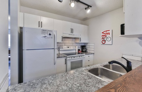 Canmore House | Air Conditioned Mount Rundle View Townhouse - Downtown Canmore