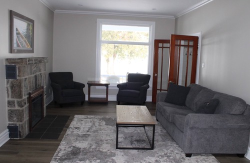 Port Stanton Cottage | Albert Manor - Large 5 Br Lakeside House in Severn Bridge.