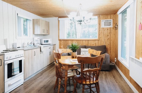 Sainte-Marguerite Ski Chalet | Alfred's Shack: Cozy chalet for 4, with BBQ, A/C, WiFi, and pet-friendly.