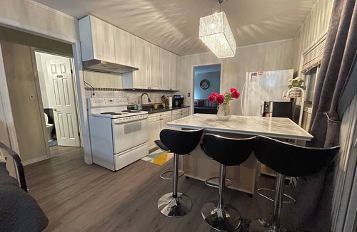 Wilberforce House | Algonquin S Lakeview 3BR H-Tub W-Stove Sandy Beach, Algonquin S Lakeview 3BR H-Tub W-Stove Sandy Bea