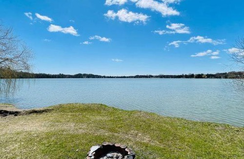 Colborne House | Alisha Lakefront Cottage