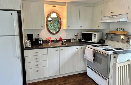 Saint-Venant-de-Paquette Apartment | All-inclusive accommodation in the countryside. Temporary (31 days or more)