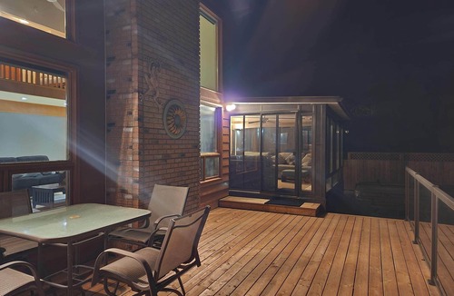 Lester Beach House | All season 3BR Lakefront Firepit & Place Hot Tub Sun Room 2-Garage Luxury House