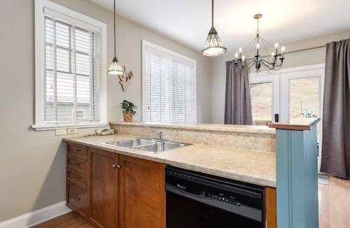 Calabogie Condo | All Season Ski in/out Chalet at Calabogie Peaks