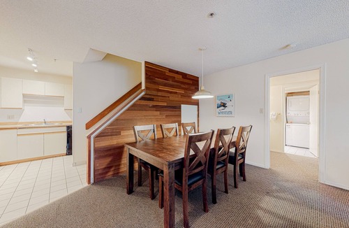 Blackcomb House | All-season townhome with ski & trail access - full kitchen & W/D