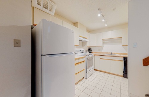 Blackcomb House | All-season townhome with ski & trail access - full kitchen & W/D