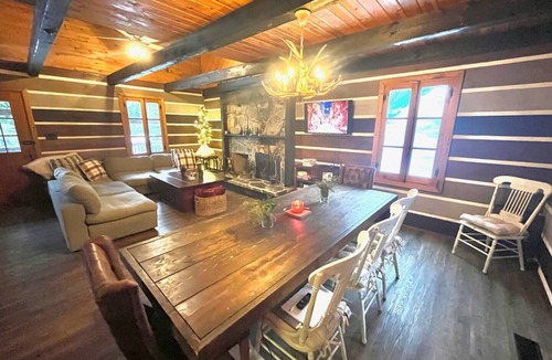 Hemlock Valley Cabin | All Seasons Chalet & Cabin in Sasquatch Resort on Hemlock mountain!