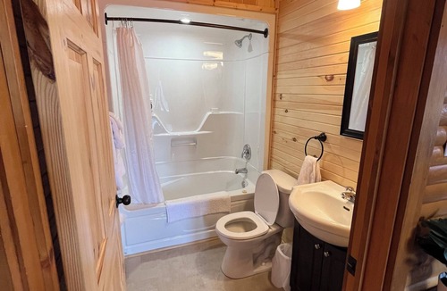 Sandringham Cabin | Ally's Cottage at Sandringham
