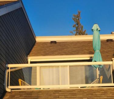 Regional District of Nanaimo Apartment | Aloha Cottage, Nanoose Bay - 2 Bdrm Oceanfront Unit with Private Deck
