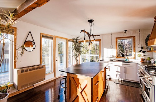 Amherst Ski Chalet | Alone in Off-The-Grid Chalet /No Neighbors!