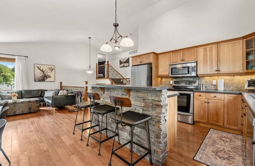 East Kootenay Apartment | Alpenglow Retreat | Fire Pit | Games Room | Pets