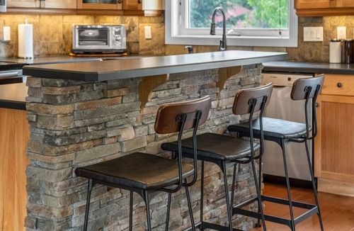 East Kootenay Apartment | Alpenglow Retreat | Fire Pit | Games Room | Pets
