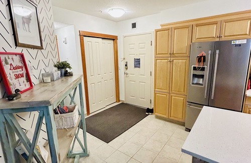 Canmore Condo | Alpine Elegance -3BR, 2BA Gem, a Stroll from Downtown Bliss