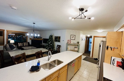 Canmore Condo | Alpine Elegance -3BR, 2BA Gem, a Stroll from Downtown Bliss