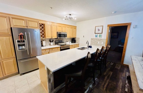 Canmore Condo | Alpine Elegance -3BR, 2BA Gem, a Stroll from Downtown Bliss