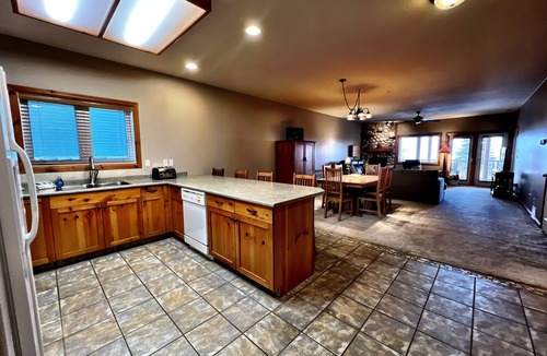 East Kootenay Condo | Alpine Retreat: 2BR Ski-In/Ski-Out Condo with Private Hot Tub