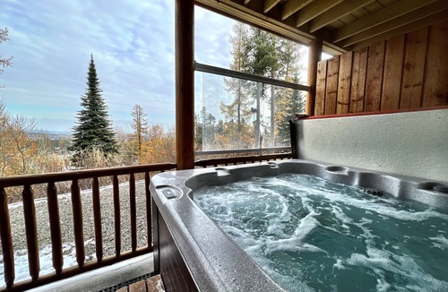 East Kootenay Condo | Alpine Retreat: 2BR Ski-In/Ski-Out Condo with Private Hot Tub