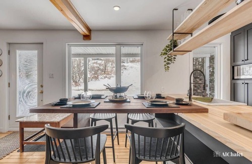 Saint-Joachim Ski Chalet | Amanayé | Wooded Nest | Spa & Wood-Burning Fireplace