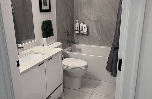 Hastings Apartment | Amazing 1 Bedroom suite in Vancouver