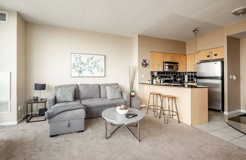 Niagara Apartment | Amazing 1BR Condo - Parking!
