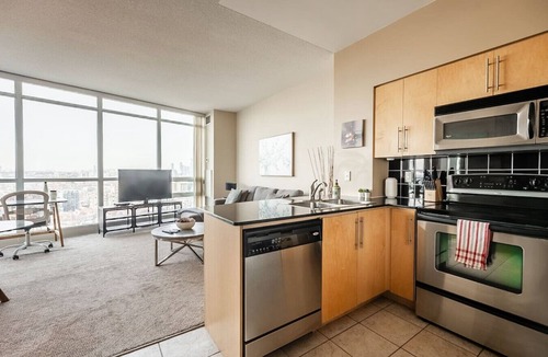 Niagara Apartment | Amazing 1BR Condo - Parking!
