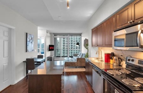 Niagara Hotel | Amazing 2BR - Pool|Gym|Sauna|Hot Tub|Free Parking|CN Tower View