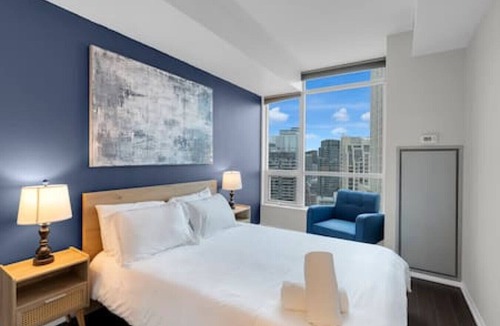 Niagara Hotel | Amazing 2BR - Pool|Gym|Sauna|Hot Tub|Free Parking|CN Tower View