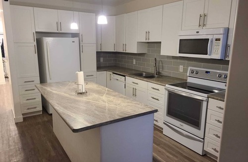 East Kildonan House | Amazing 4 Bedrooms Entire Home in Winnipeg with Free parking, Wi-fi and more