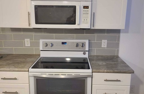 East Kildonan House | Amazing 4 Bedrooms Entire Home in Winnipeg with Free parking, Wi-fi and more