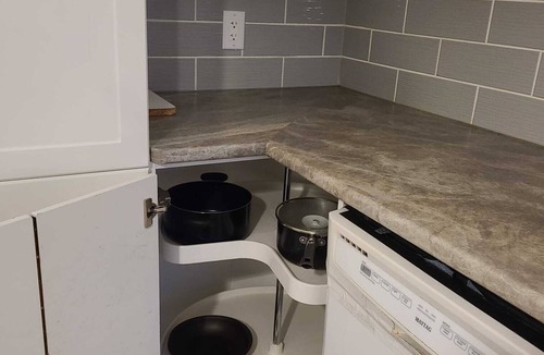 East Kildonan House | Amazing 4 Bedrooms Entire Home in Winnipeg with Free parking, Wi-fi and more