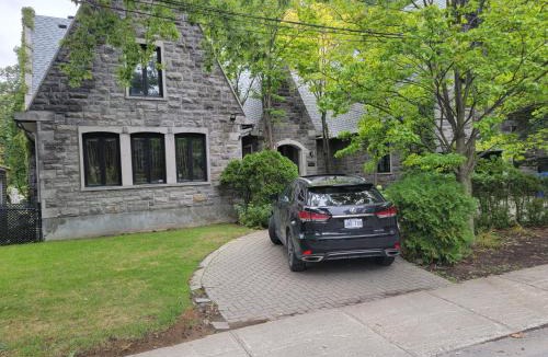 Cartierville Villa | Amazing 8BR Suites Waterview House & SPA