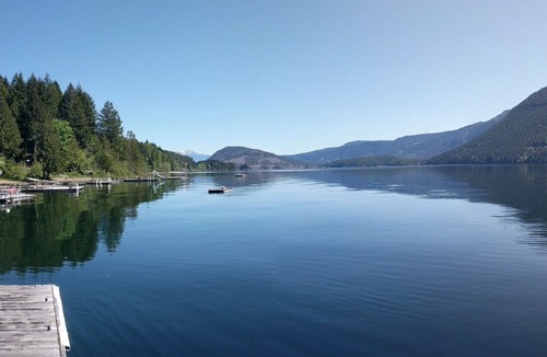 Sproat Lake Cabin | Amazing Lake Front Log Cabin on Sunny Sproat Lake