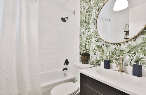Cote-Saint-Paul Condo | Amazing Location and large space - 4 Bdrs MTL - Modern look perfect for families