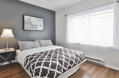 Cote-Saint-Paul House | Amazing Location - Giant Patio - 8 bedrooms (4.9* airbnb)