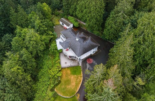 Regional District of Nanaimo House | Amazing ocean and ravine view home! Hot Tub, BBQ!