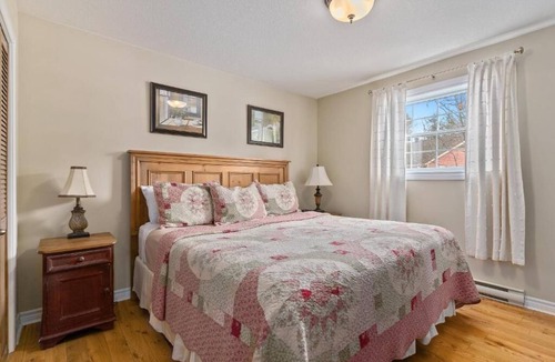 Lake of Bays Cottage | Amazing Views! The Muskokan Cottage at Blue Water Acres