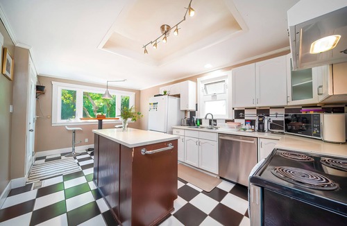 Dunbar House | Amazing Westside Vancouver Villa - Free Parking