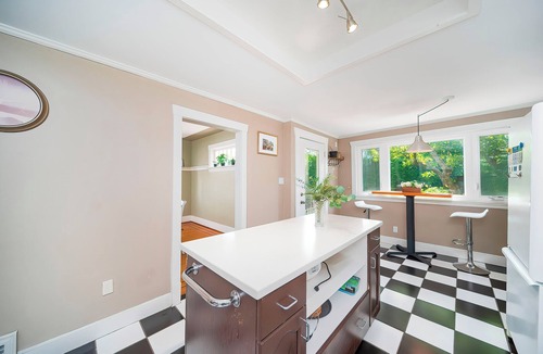 Dunbar House | Amazing Westside Vancouver Villa - Free Parking