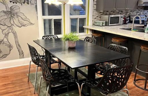 Parkdale Apartment | An Artist's Dream - Unique apartment in Parkdale!