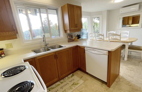 North Kawartha House | An Ideal, Cozy Comfortable Cottage Getaway!