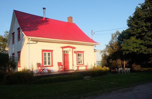 Sainte-Croix House | Ancestral Home, for one Couple