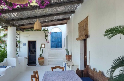 Stromboli House | Ancient Aeolian house with large garden overlooking the sea and volcano