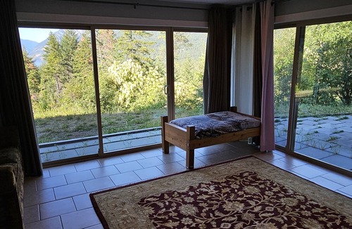 D'Arcy House | anderson lake view home - stunning views