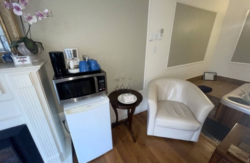 Wolfville Bed & Breakfast | Annapolis Suite HotTub, KingBd, Downtown