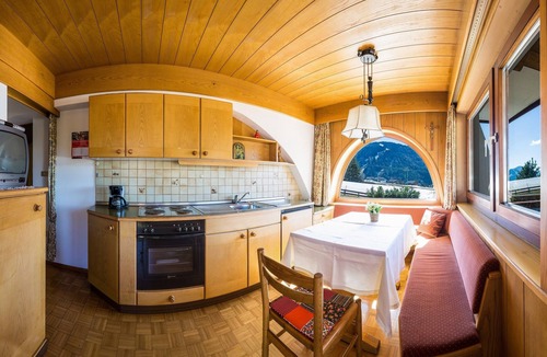 Selva di Val Gardena Apartment | Apartment "Kleine Gartenwohnung Haus Forelle" on the Hills with Mountain View