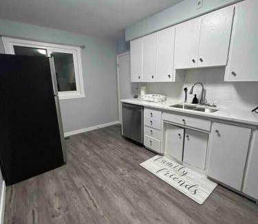 Highland Park Apartment | Apartment ∙ 2 bedrooms ∙ 4 guests