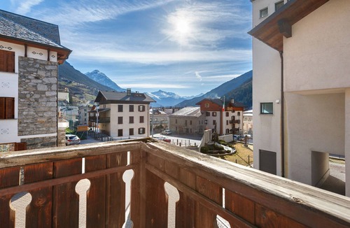 Isolaccia Ski Chalet | Apartment '2' with Shared Garden
