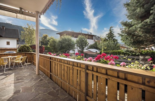 Villabassa Apartment | Apartment "Hofer Sandra" with Mountain View, Wi-Fi, Terrace and Garden