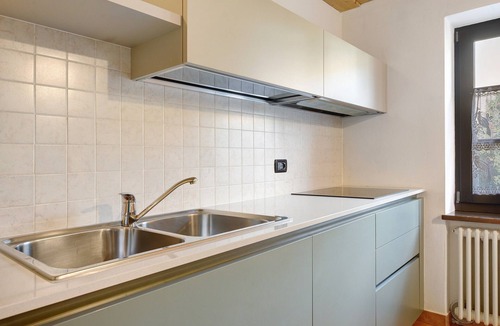 Brez Apartment | Apartment 'La Canonica Rosmarino' with Mountain View, Shared Garden and Wi-Fi